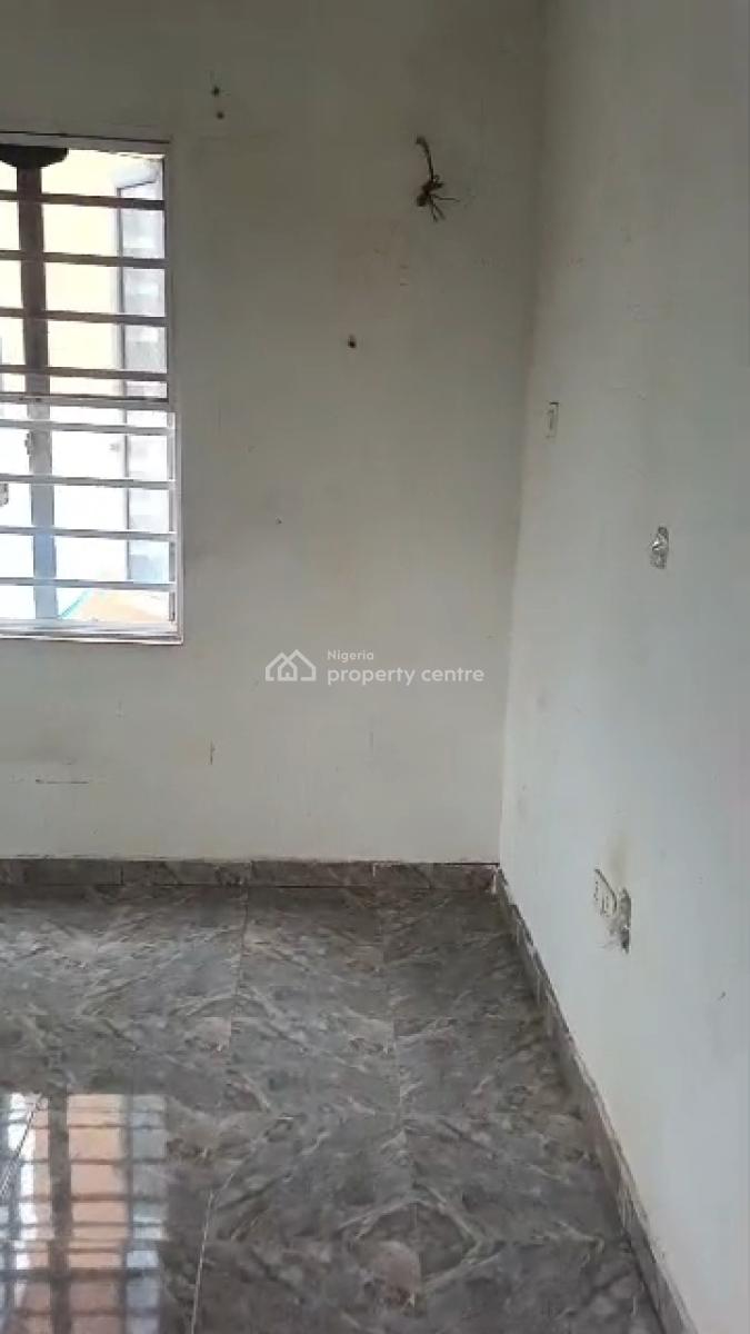 Decent Mini Flat, Adekunle, Yaba, Lagos, Flat / Apartment for Rent