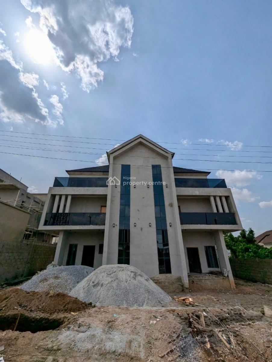 Well-built 4 Bedroom Semi-detached Triplex with Attached Bq, Kolapo Ishola Gra, Akobo, Ibadan, Ibadan, Oyo, House for Sale