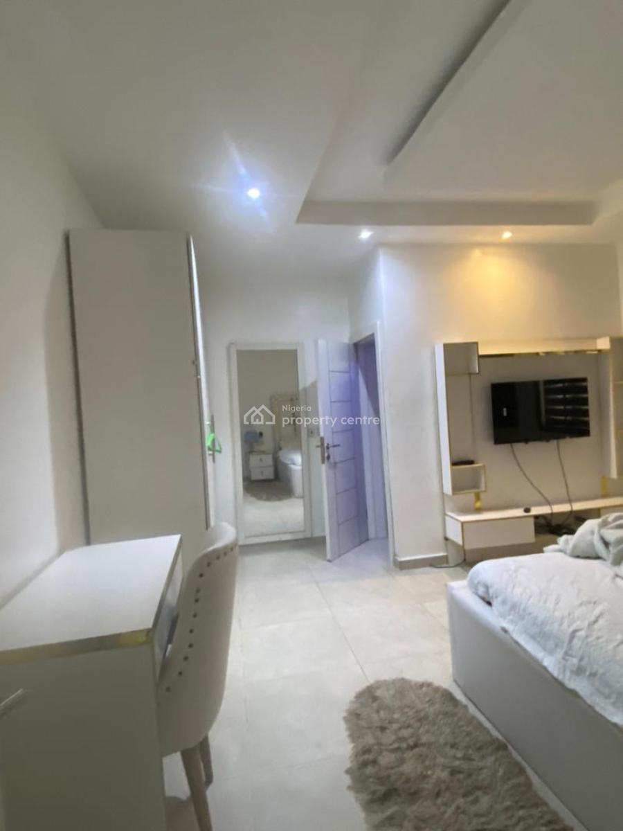 Fully Serviced 3 Bedroom Maisonette, Lekki Phase 1, Lekki, Lagos, Flat / Apartment for Rent