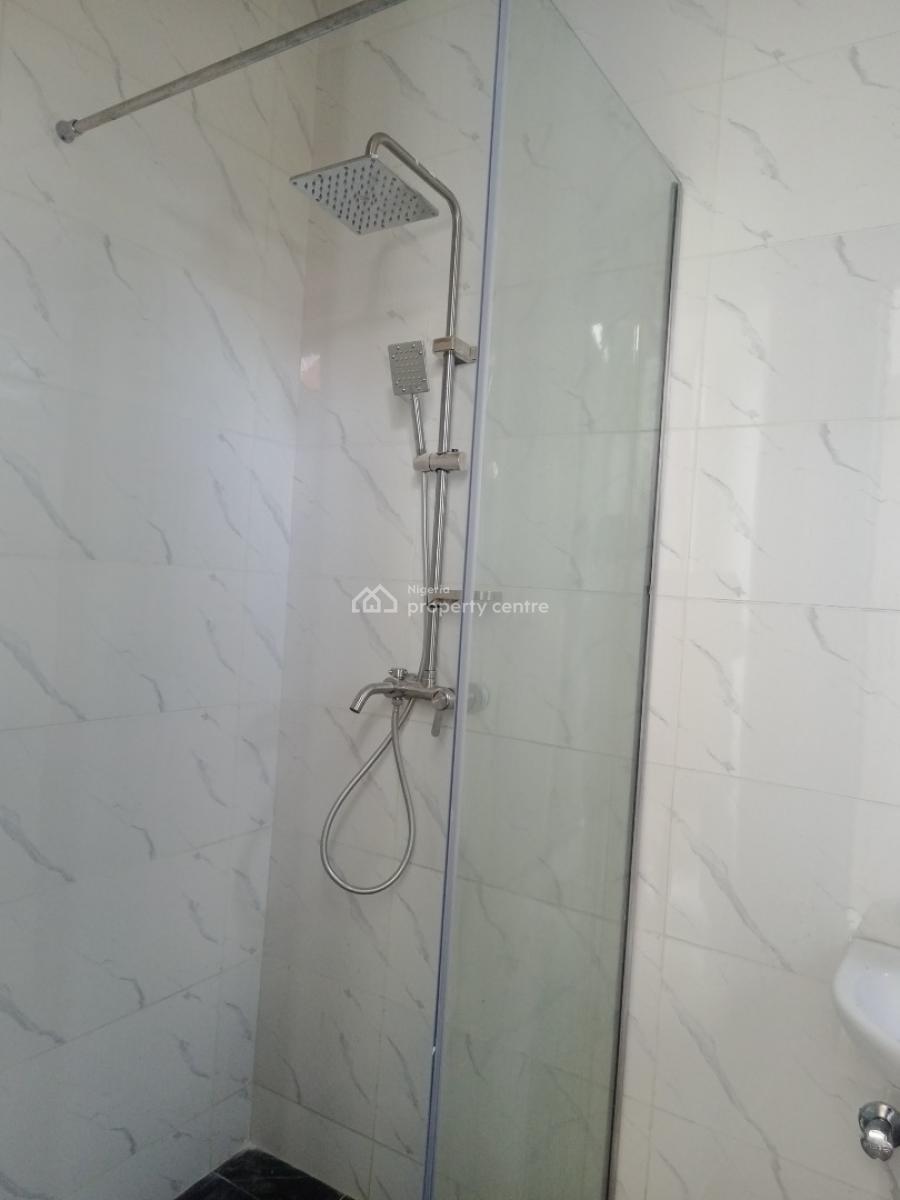 Luxury Built 2 Bedroom Apartment, Chevron Axis, Lekki Phase 2, Lekki, Lagos, Flat / Apartment for Sale