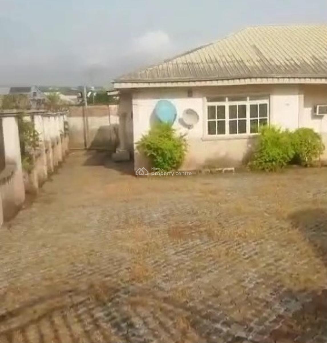 4bedrooms Bungalow with Bq 100ft By 100ft Land, Irhirhi Road ,off Airport Road, Gra, Benin, Oredo, Edo, Detached Bungalow for Sale