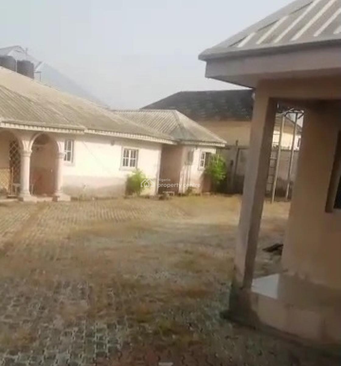 4bedrooms Bungalow with Bq 100ft By 100ft Land, Irhirhi Road ,off Airport Road, Gra, Benin, Oredo, Edo, Detached Bungalow for Sale