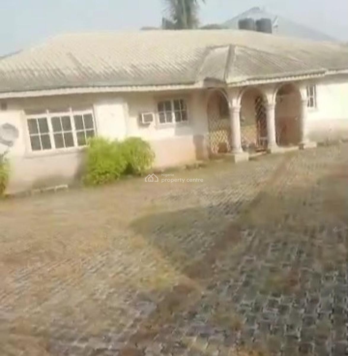 4bedrooms Bungalow with Bq 100ft By 100ft Land, Irhirhi Road ,off Airport Road, Gra, Benin, Oredo, Edo, Detached Bungalow for Sale