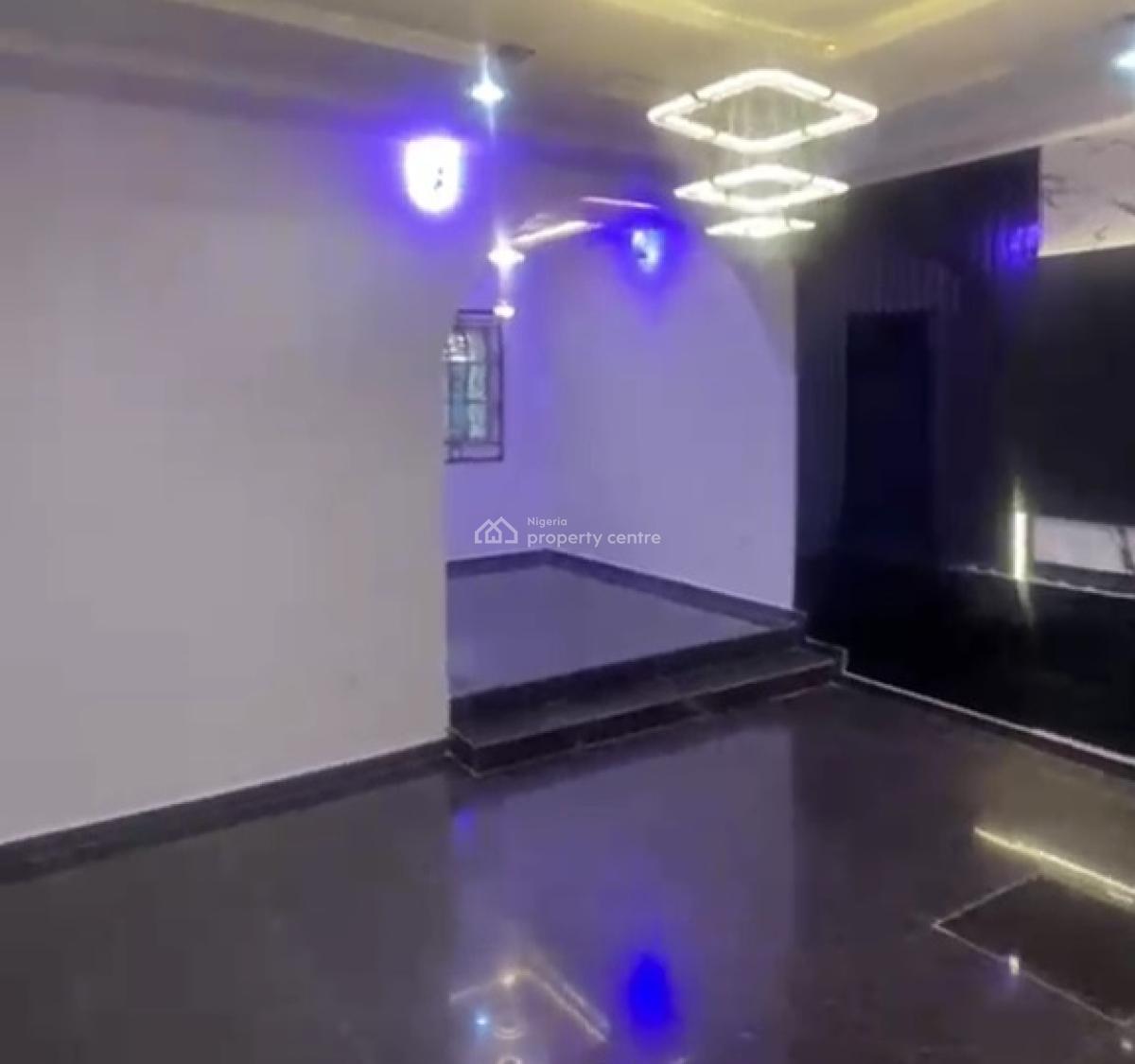 Standard 3bedrooms Flat 2 Masters,1 Central,& 1 Visitor Toilet, Along Second Ugbor Tarred Road, Gra, Benin, Oredo, Edo, House for Rent