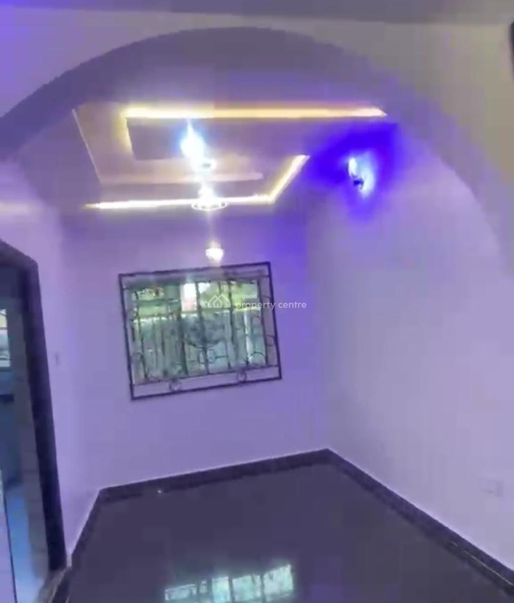 Standard 3bedrooms Flat 2 Masters,1 Central,& 1 Visitor Toilet, Along Second Ugbor Tarred Road, Gra, Benin, Oredo, Edo, House for Rent