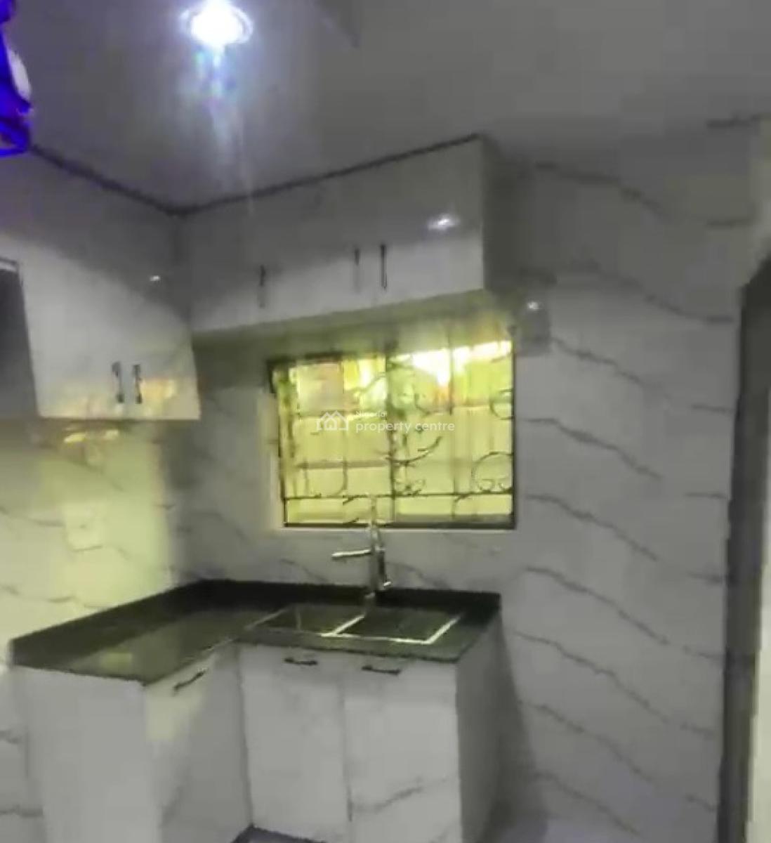 Standard 3bedrooms Flat 2 Masters,1 Central,& 1 Visitor Toilet, Along Second Ugbor Tarred Road, Gra, Benin, Oredo, Edo, House for Rent