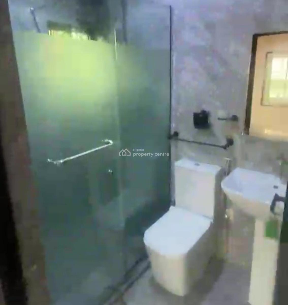 Standard 3bedrooms Flat 2 Masters,1 Central,& 1 Visitor Toilet, Along Second Ugbor Tarred Road, Gra, Benin, Oredo, Edo, House for Rent