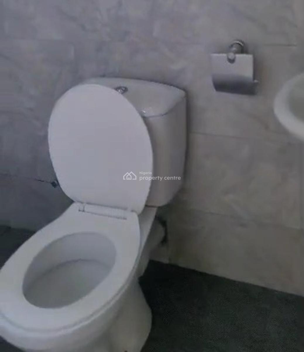 Luxury 2 Masters Bedrooms, Oni Street, Off Ihama Road, Off Airport Road Gra, Benin, Oredo, Edo, House for Rent