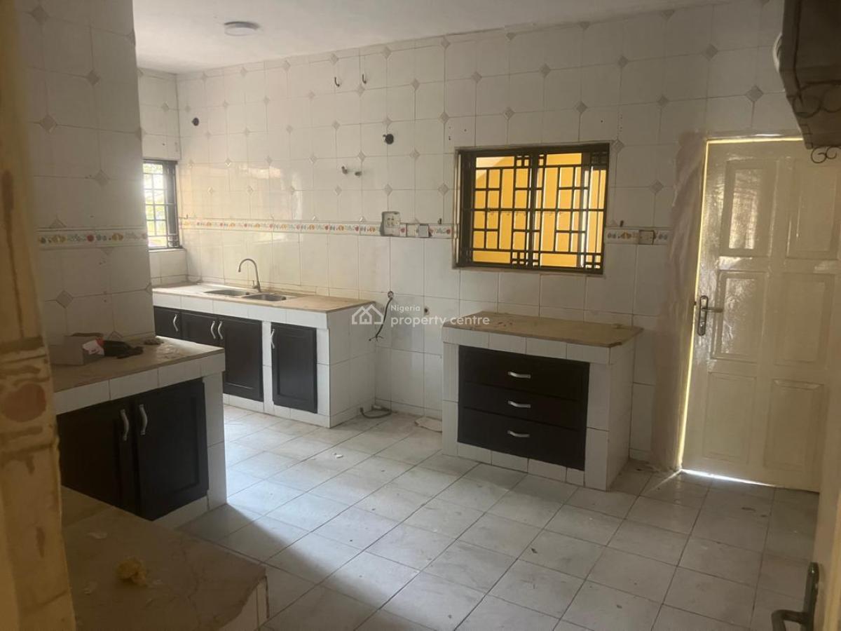 Spacious 3 Bedroom Apartment with Bq, Lekki Phase 1, Lekki, Lagos, Flat / Apartment for Rent