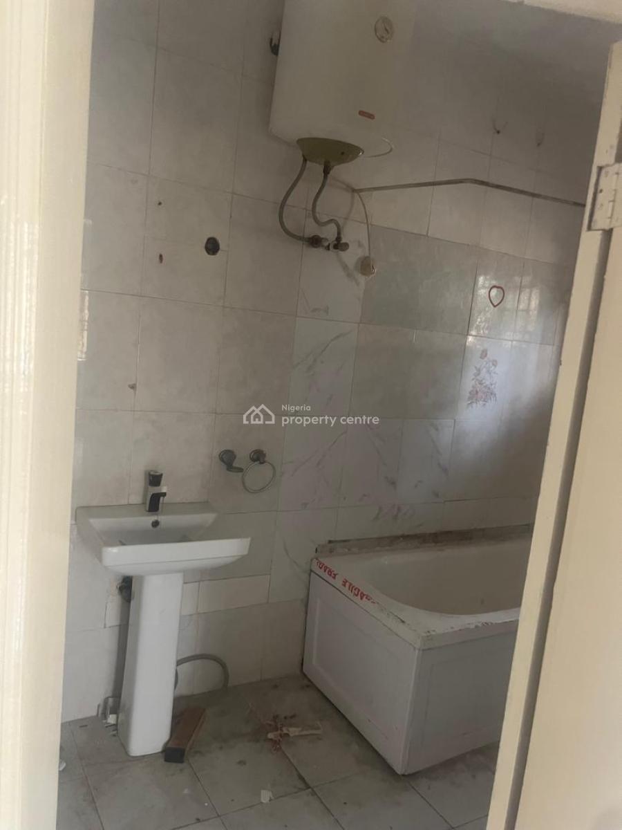 Spacious 3 Bedroom Apartment with Bq, Lekki Phase 1, Lekki, Lagos, Flat / Apartment for Rent