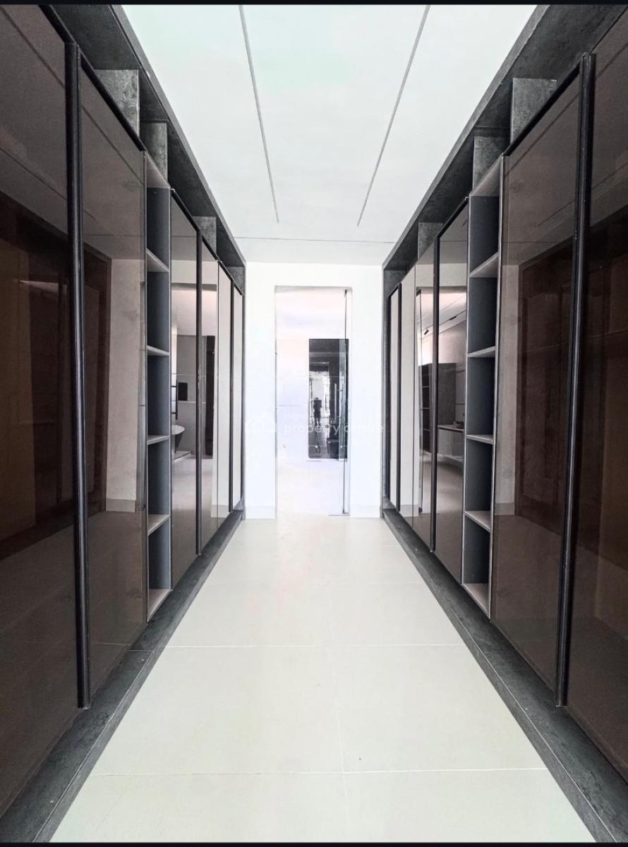 5 Bedroom Massive House with a Bq, Lekki Phase 1, Lekki, Lagos, Detached Duplex for Sale