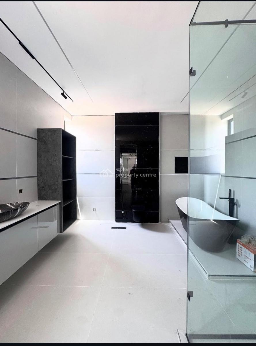 5 Bedroom Massive House with a Bq, Lekki Phase 1, Lekki, Lagos, Detached Duplex for Sale