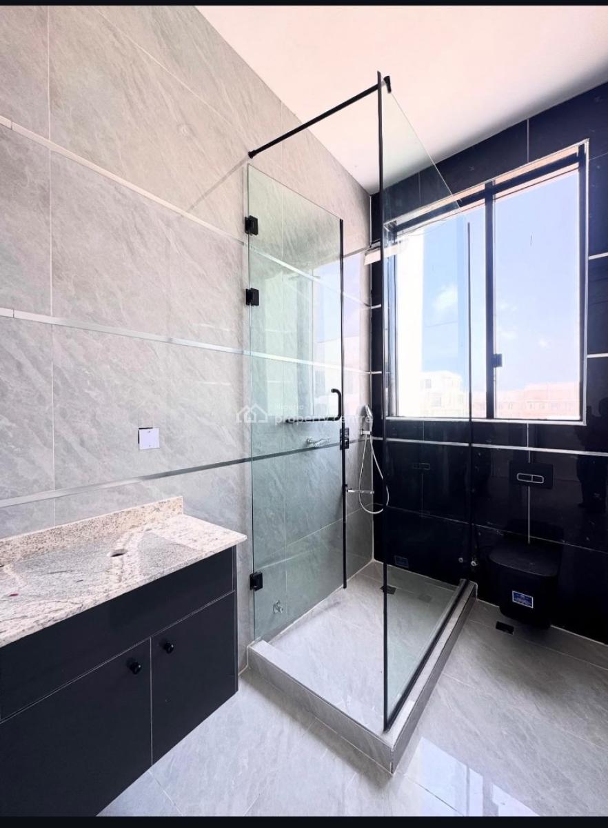 5 Bedroom Massive House with a Bq, Lekki Phase 1, Lekki, Lagos, Detached Duplex for Sale