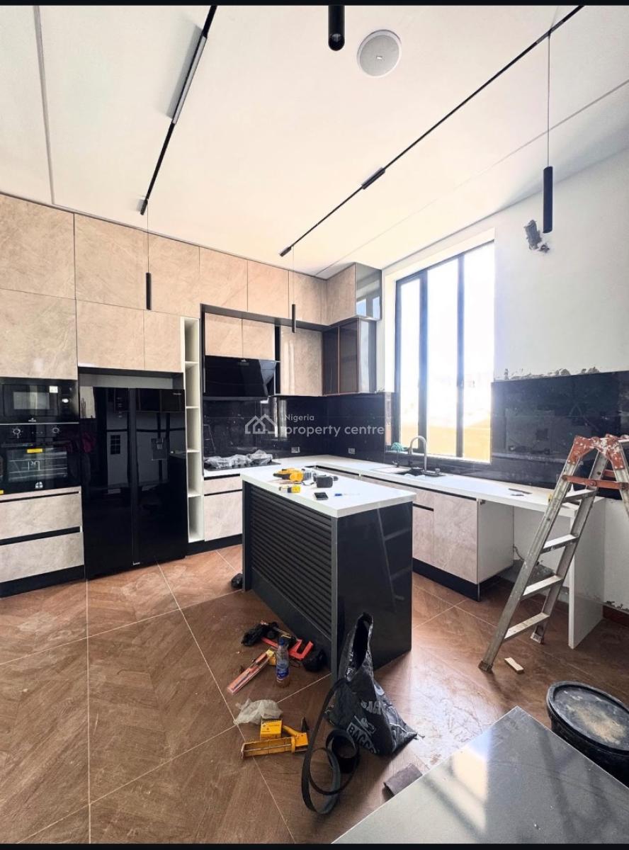 5 Bedroom Massive House with a Bq, Lekki Phase 1, Lekki, Lagos, Detached Duplex for Sale