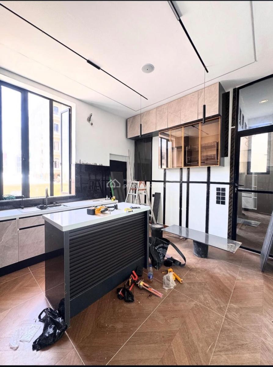 5 Bedroom Massive House with a Bq, Lekki Phase 1, Lekki, Lagos, Detached Duplex for Sale