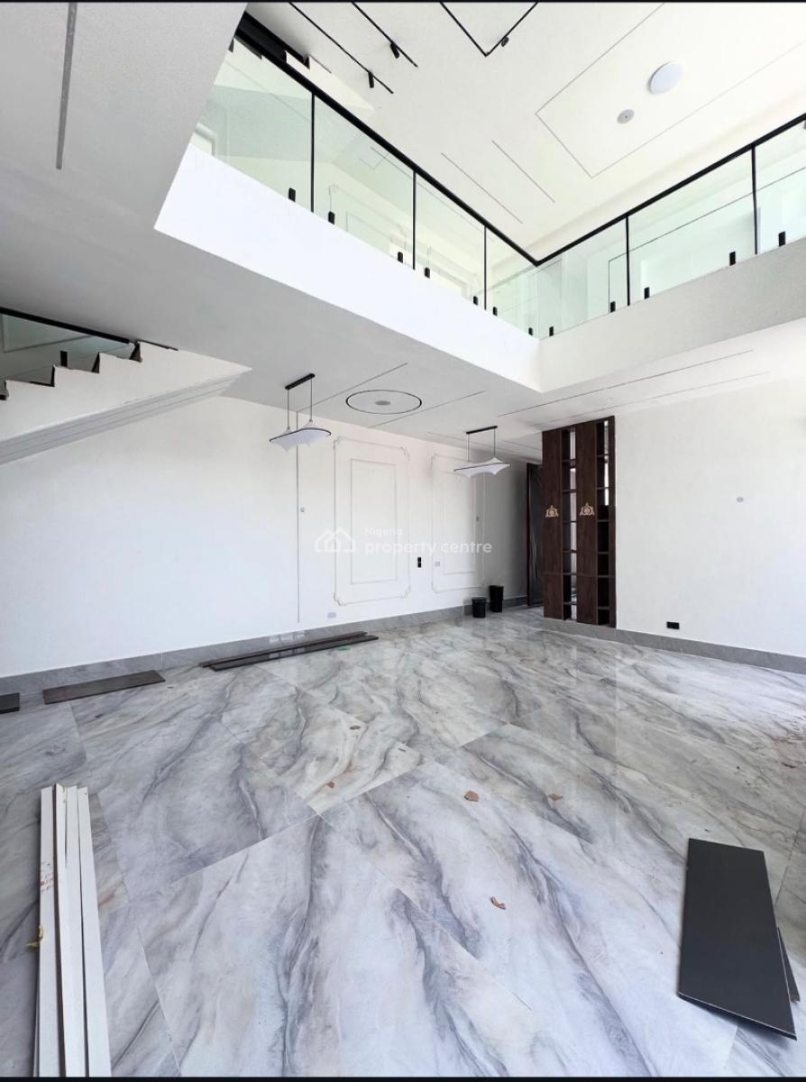 5 Bedroom Massive House with a Bq, Lekki Phase 1, Lekki, Lagos, Detached Duplex for Sale