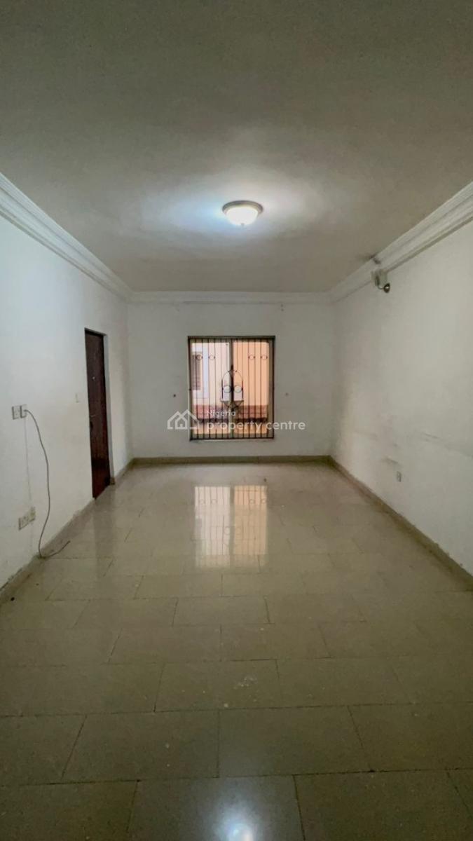 Spacious 4 Bedroom Terrace Duplex in a Secured Estate, Lekki Phase 1, Lekki, Lagos, Terraced Duplex for Rent