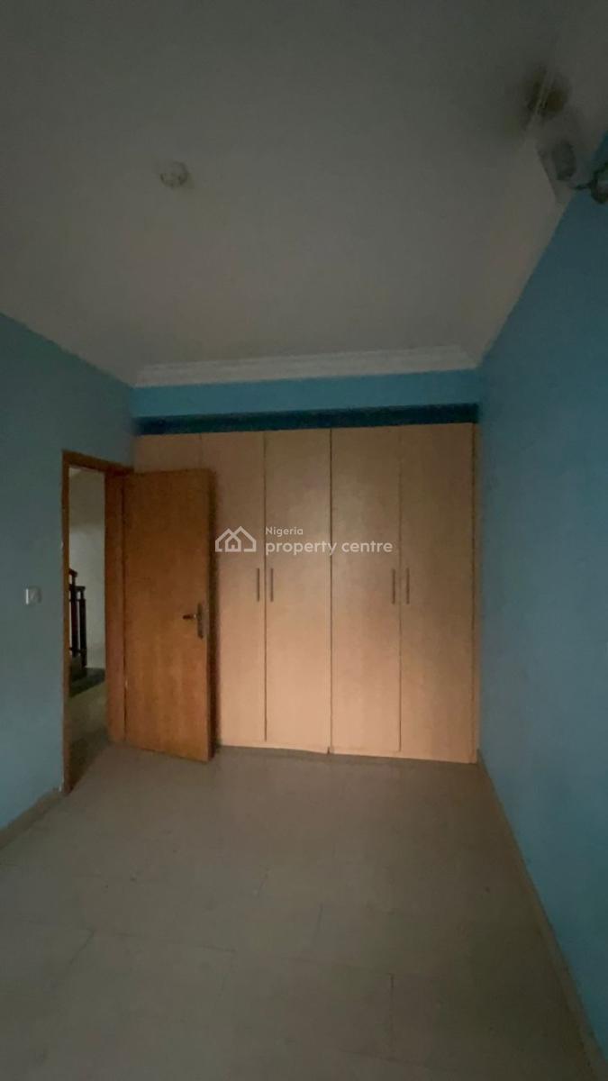 Spacious 4 Bedroom Terrace Duplex in a Secured Estate, Lekki Phase 1, Lekki, Lagos, Terraced Duplex for Rent
