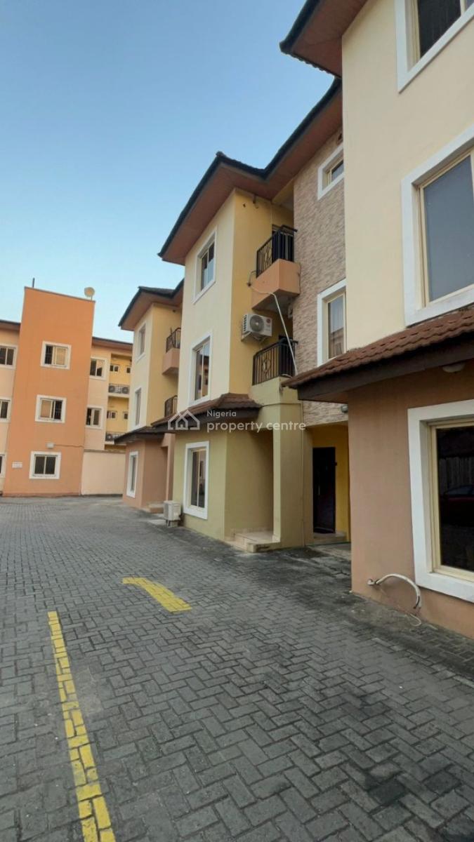 Spacious 4 Bedroom Terrace Duplex in a Secured Estate, Lekki Phase 1, Lekki, Lagos, Terraced Duplex for Rent