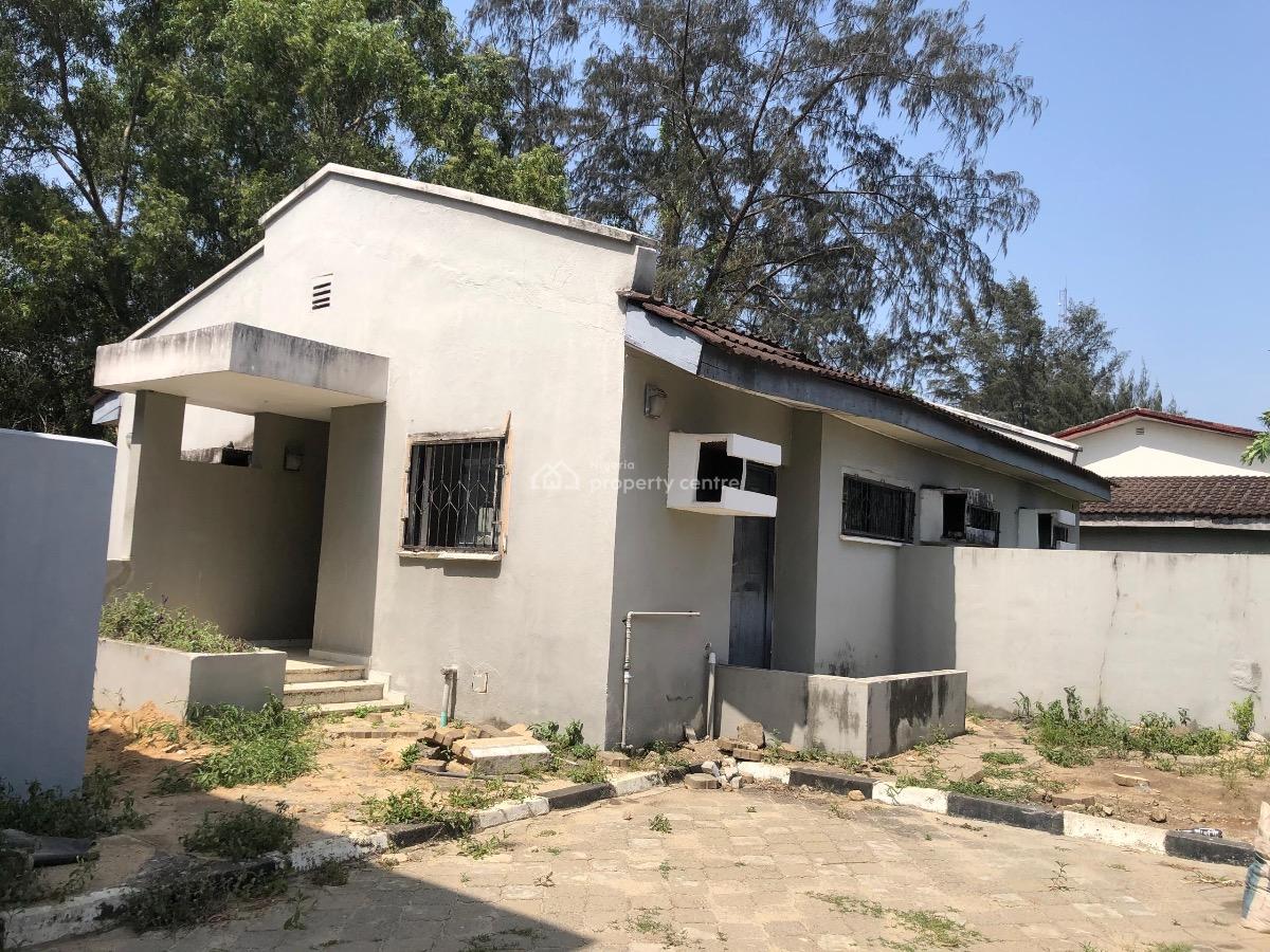 Well-maintained 3 Bedroom Bungalow + 2-room Bq, Vgc, Lekki, Lagos, Detached Bungalow for Rent