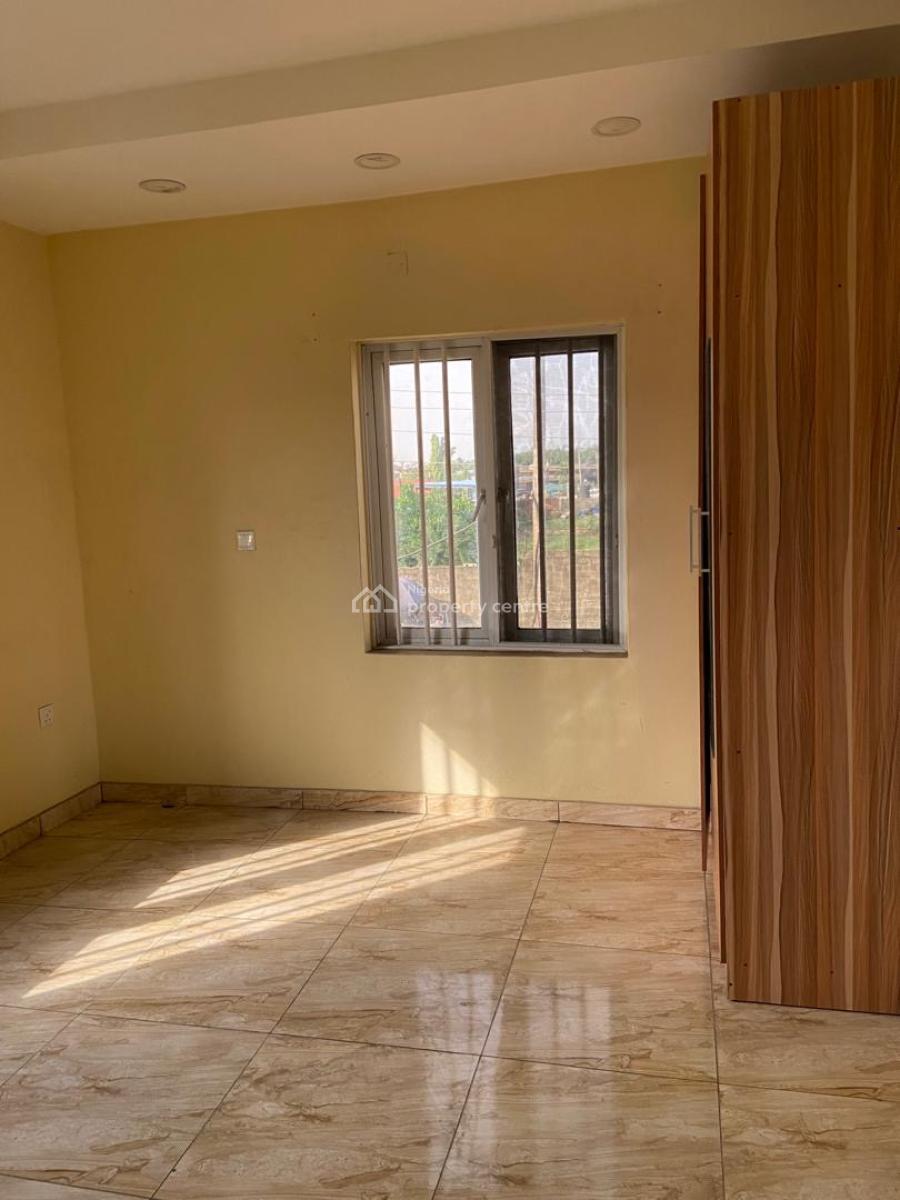 Decent 3 Bedroom Flat Upstairs, Ogudu Gra Phase 2, Gra, Ogudu, Lagos, Flat / Apartment for Rent