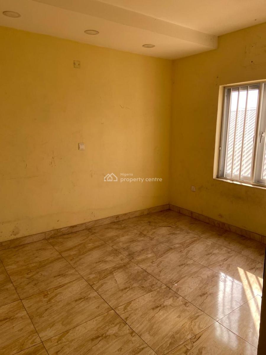 Decent 3 Bedroom Flat Upstairs, Ogudu Gra Phase 2, Gra, Ogudu, Lagos, Flat / Apartment for Rent