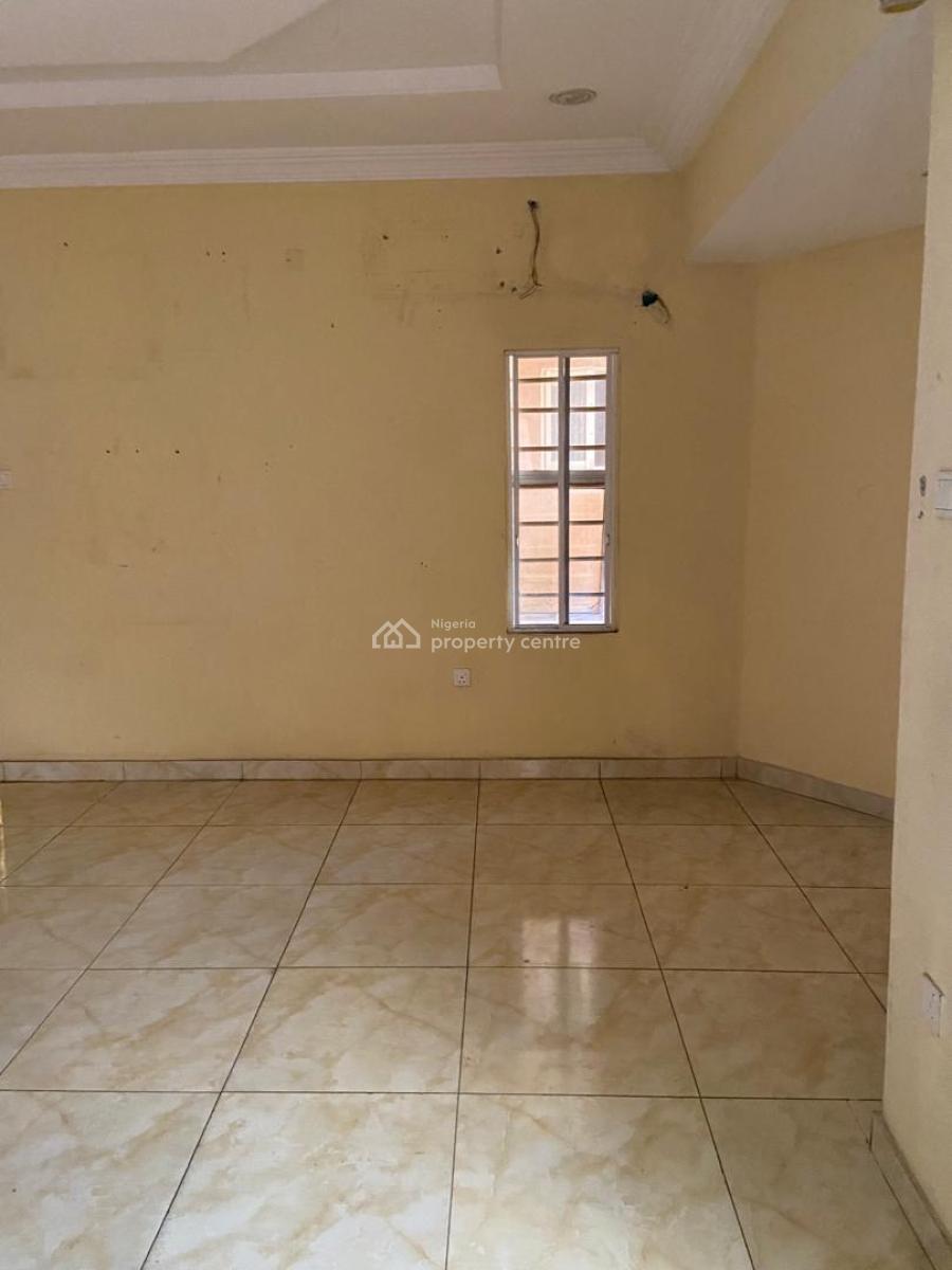 Decent 3 Bedroom Flat Upstairs, Ogudu Gra Phase 2, Gra, Ogudu, Lagos, Flat / Apartment for Rent