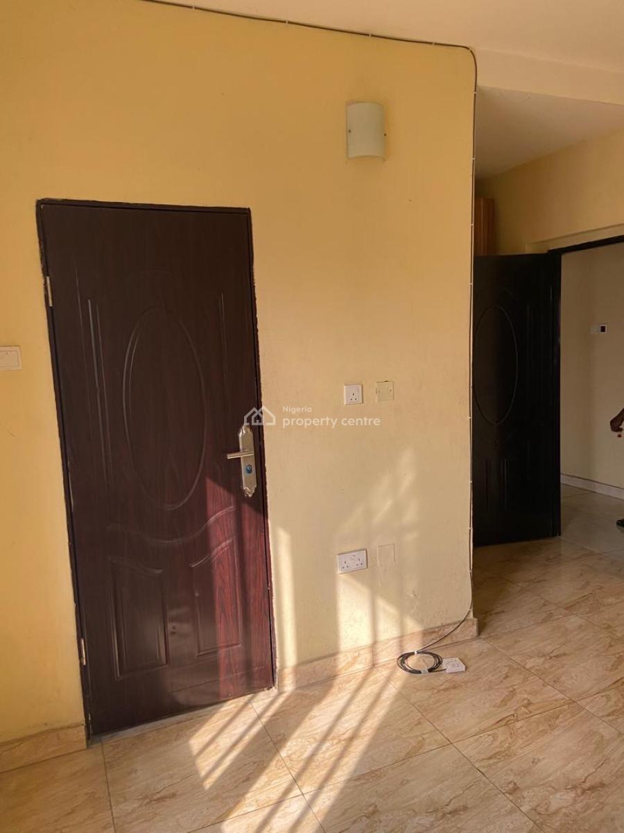 Decent 3 Bedroom Flat Upstairs, Ogudu Gra Phase 2, Gra, Ogudu, Lagos, Flat / Apartment for Rent