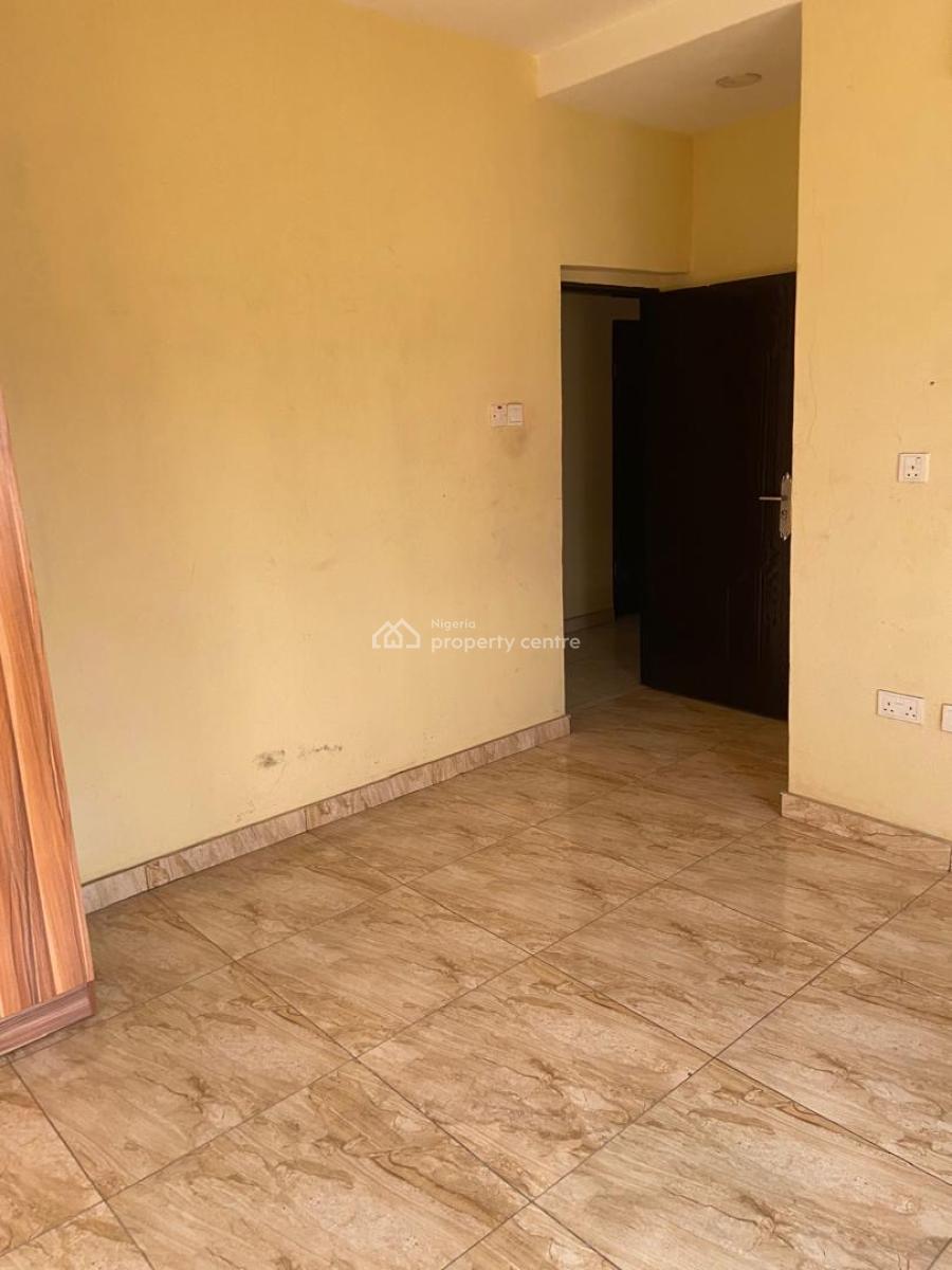 Decent 3 Bedroom Flat Upstairs, Ogudu Gra Phase 2, Gra, Ogudu, Lagos, Flat / Apartment for Rent