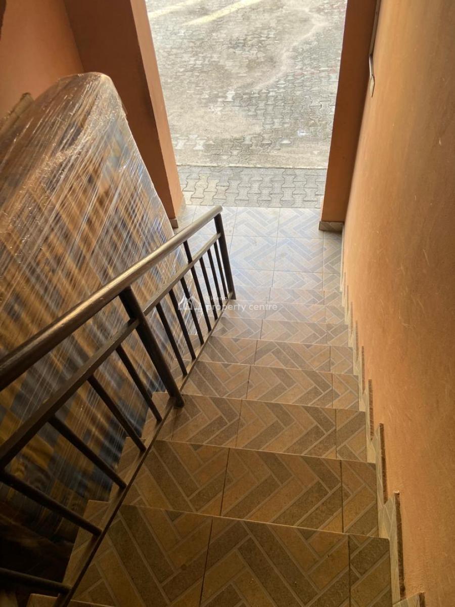 Decent 3 Bedroom Flat Upstairs, Ogudu Gra Phase 2, Gra, Ogudu, Lagos, Flat / Apartment for Rent