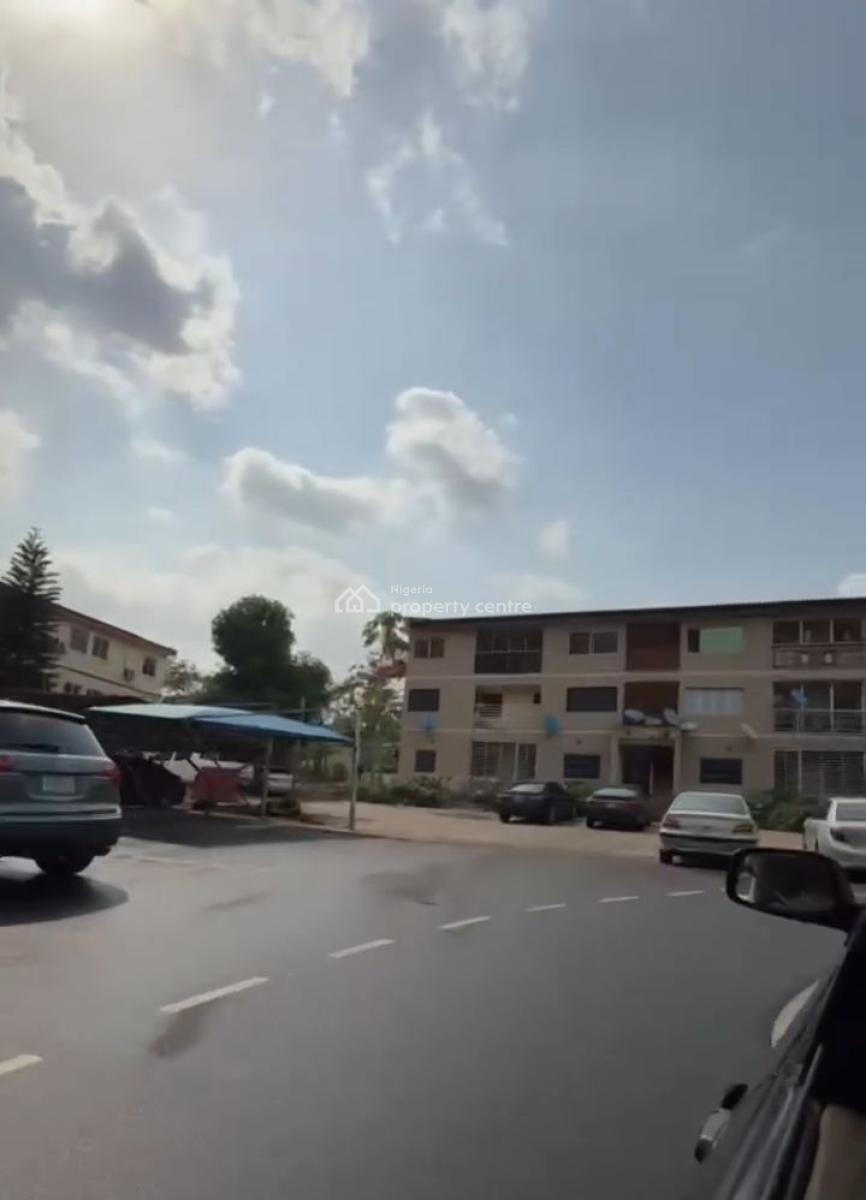 Distress 2 Bedroom, Maitama District, Abuja, Block of Flats for Sale