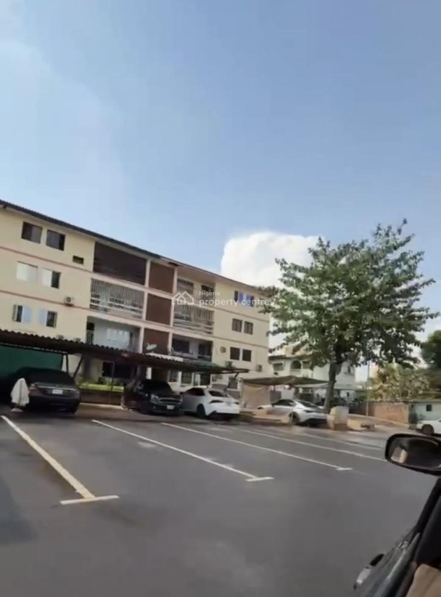 Distress 2 Bedroom, Maitama District, Abuja, Block of Flats for Sale