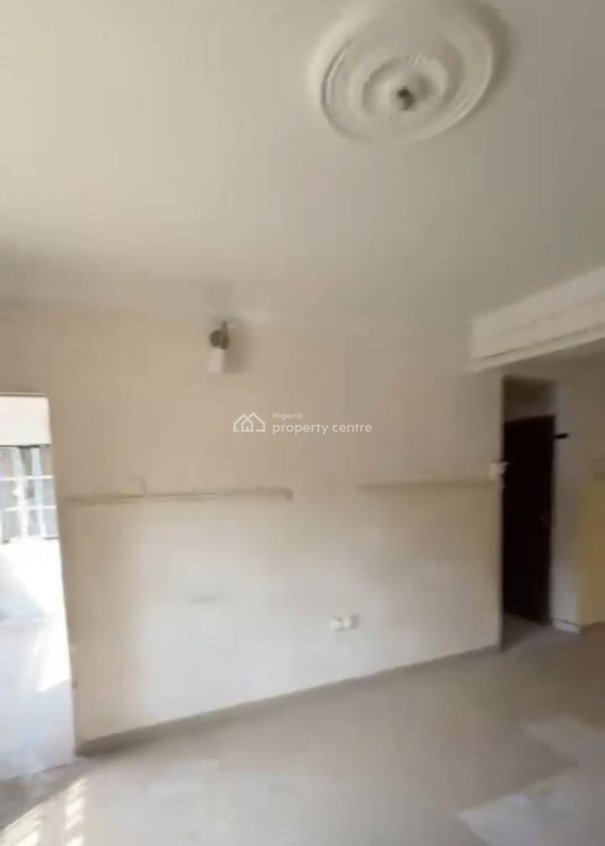 Distress 2 Bedroom, Maitama District, Abuja, Block of Flats for Sale