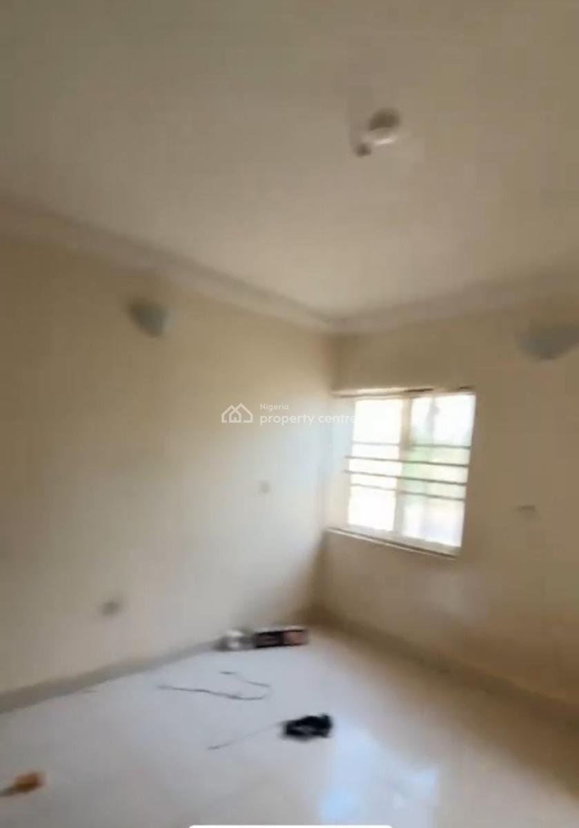 Distress 2 Bedroom, Maitama District, Abuja, Block of Flats for Sale