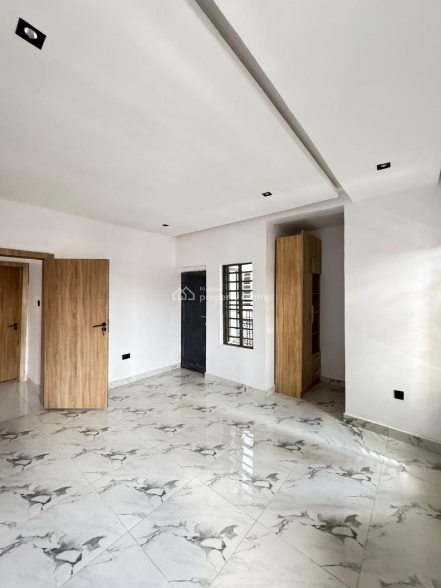 Luxuriously Built 3 Bedroom Apartment in Yaba, Yaba, Yaba, Lagos, Block of Flats for Sale