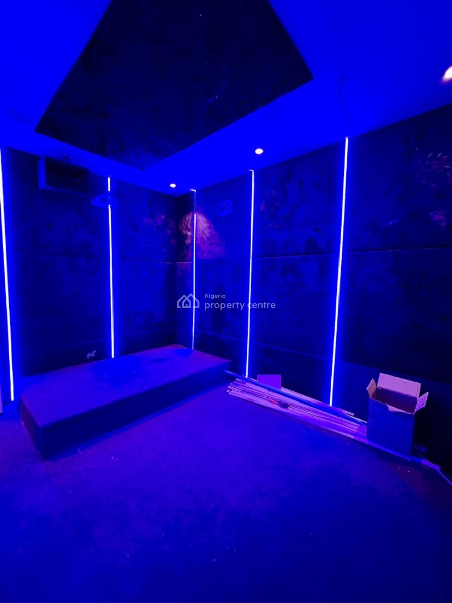 5 Luxurious Bedrooms with Pool, County, Lekki, Lagos, Detached Duplex for Sale