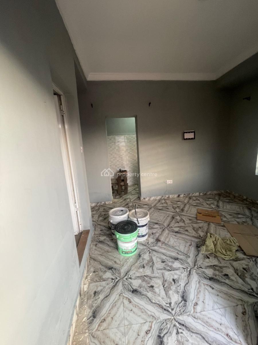 Neatly Used Studio Flat, Yaba, Yaba, Lagos, Flat / Apartment for Rent