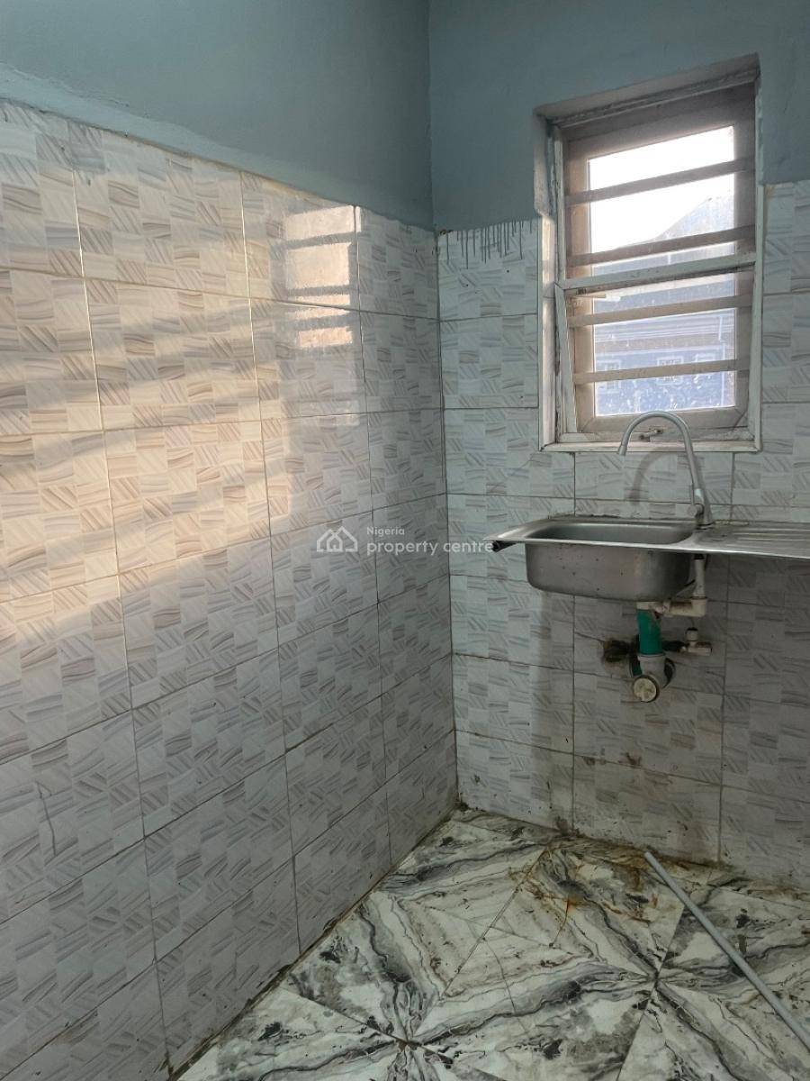 Neatly Used Studio Flat, Yaba, Yaba, Lagos, Flat / Apartment for Rent
