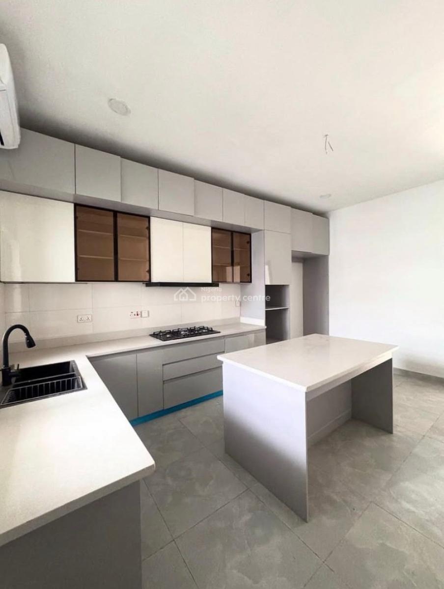 Massive 3 Bedroom Apartment with Swimming Pool & Bq, Lekki Phase 1, Lekki, Lagos, Flat / Apartment for Sale