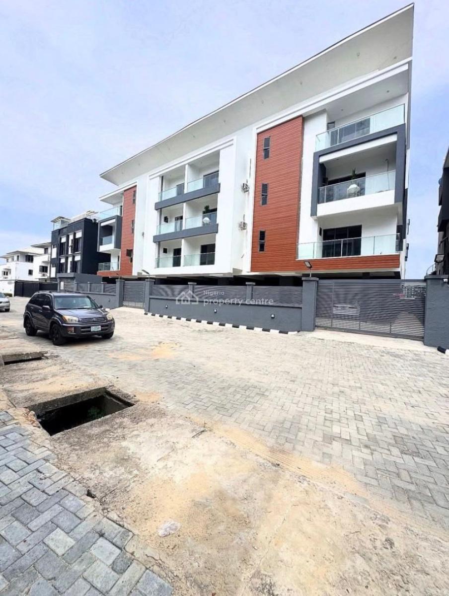 Massive 3 Bedroom Apartment with Swimming Pool & Bq, Lekki Phase 1, Lekki, Lagos, Flat / Apartment for Sale