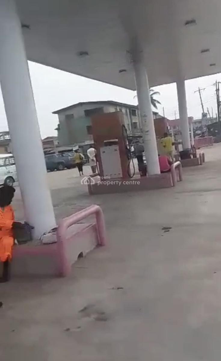 6 Pump Filling Station in Ikotun/ijegun Rd, Ikotun, Lagos, Filling Station for Sale
