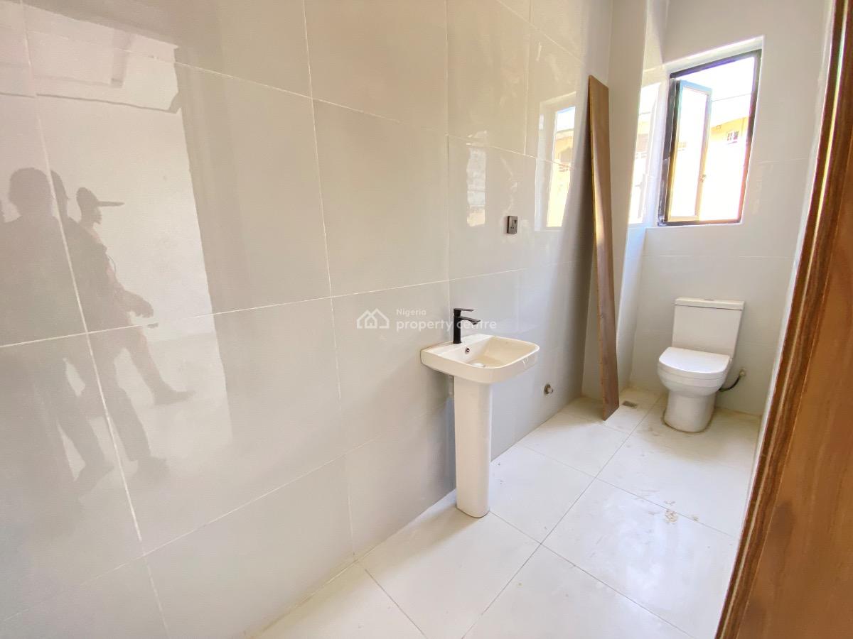 Contemporary 2 Bedroom Apartment, Lekki Phase 1, Lekki, Lagos, Flat / Apartment for Sale