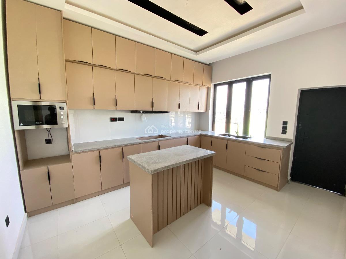 Contemporary 3 Bedroom Apartment, Freedom Way, Lekki Phase 1, Lekki, Lagos, Flat / Apartment for Sale