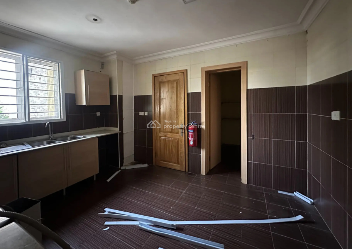 Spacious 3 Bedroom Apartment, Lekki Phase 1, Lekki, Lagos, Flat / Apartment for Rent