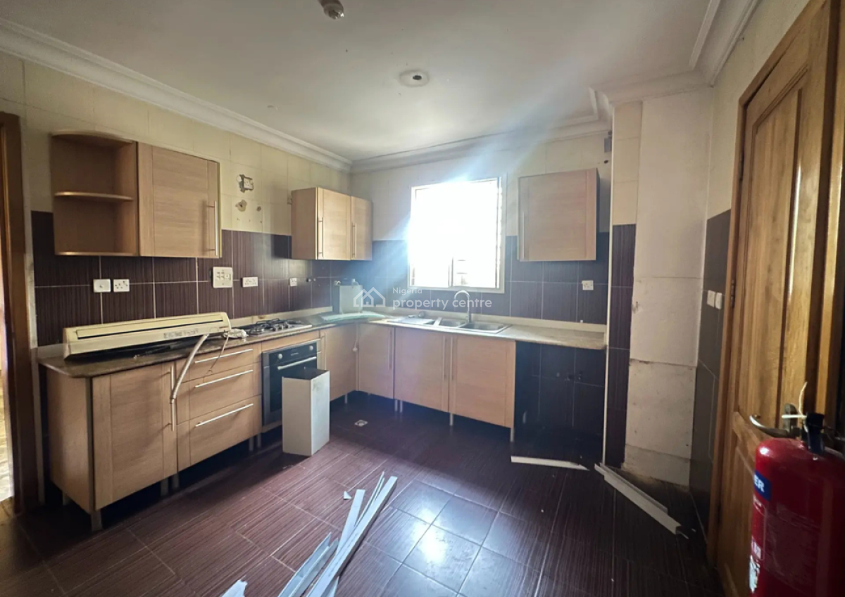 Spacious 3 Bedroom Apartment, Lekki Phase 1, Lekki, Lagos, Flat / Apartment for Rent