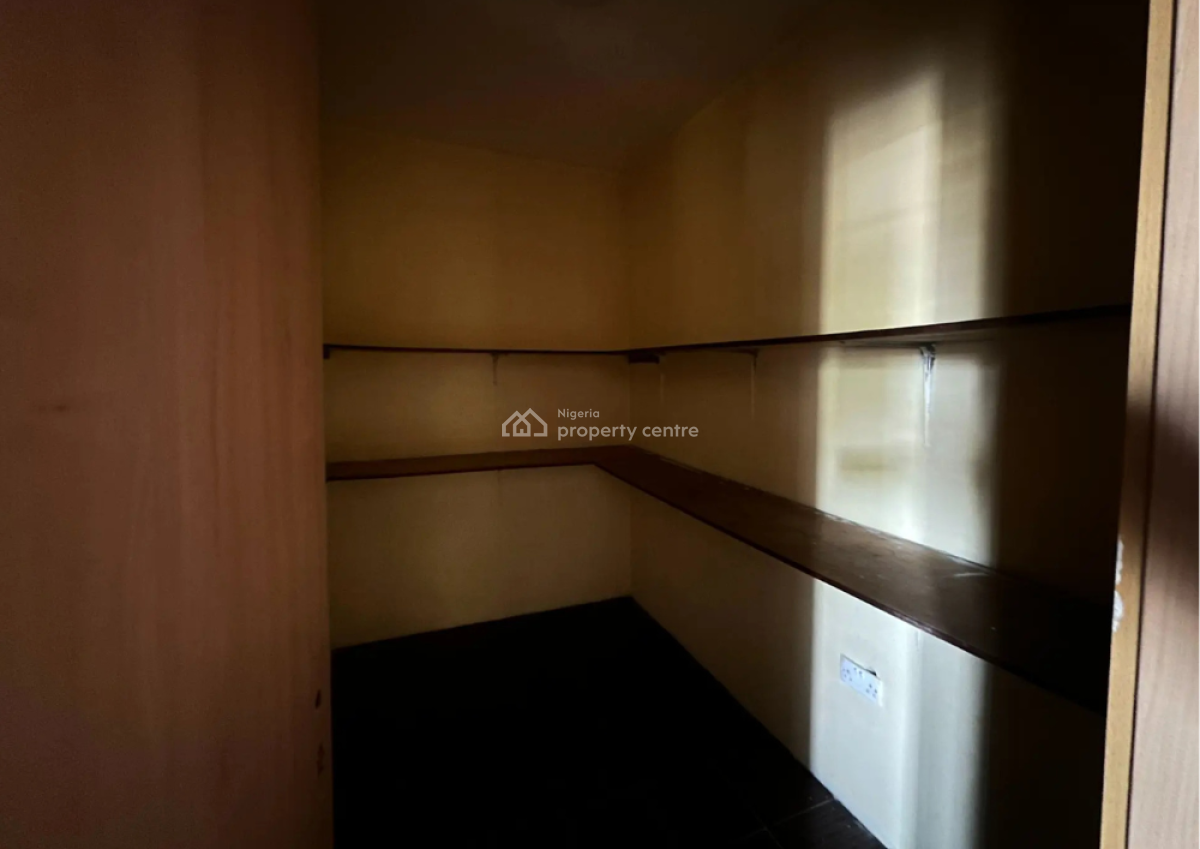 Spacious 3 Bedroom Apartment, Lekki Phase 1, Lekki, Lagos, Flat / Apartment for Rent