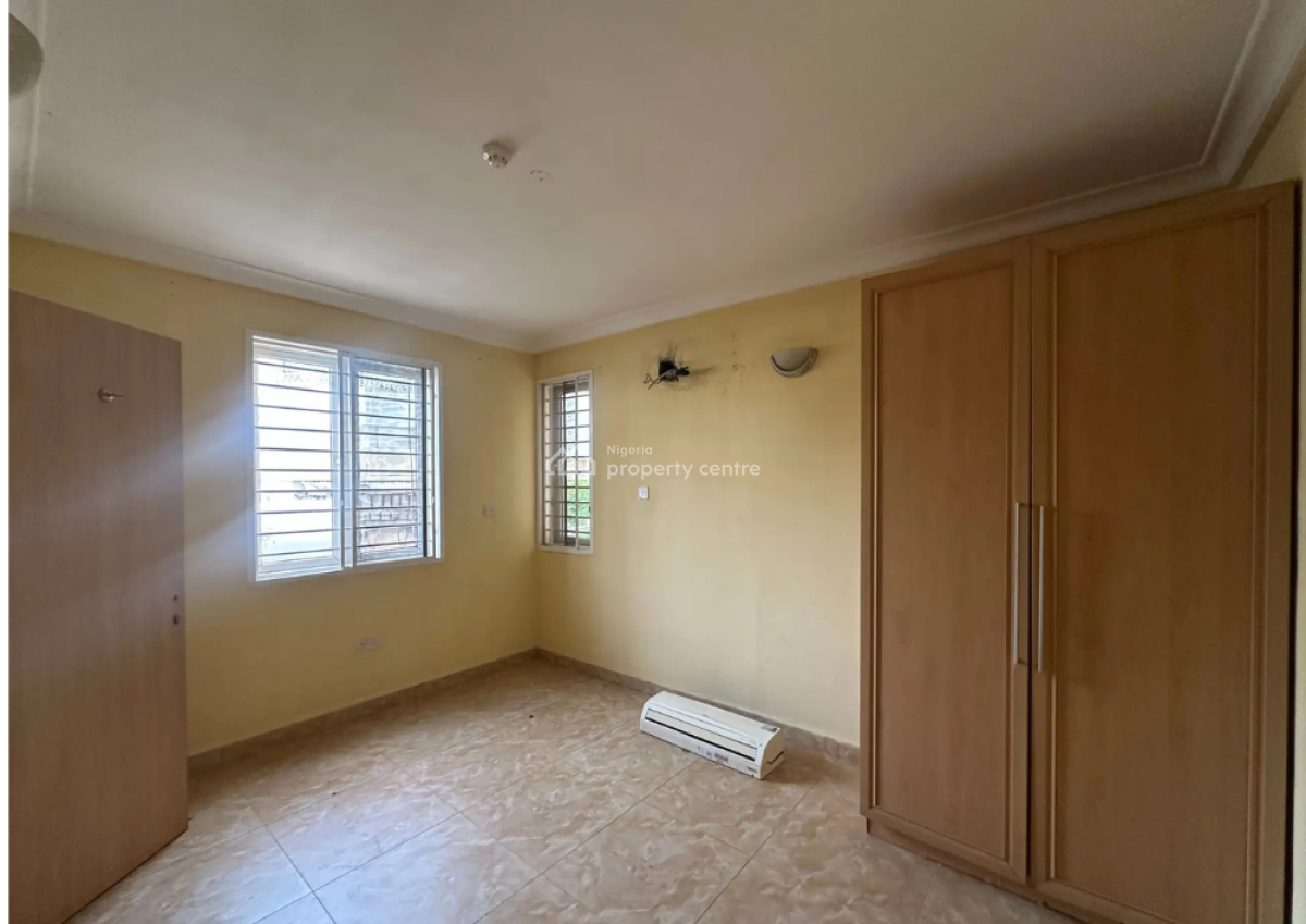 Spacious 3 Bedroom Apartment, Lekki Phase 1, Lekki, Lagos, Flat / Apartment for Rent