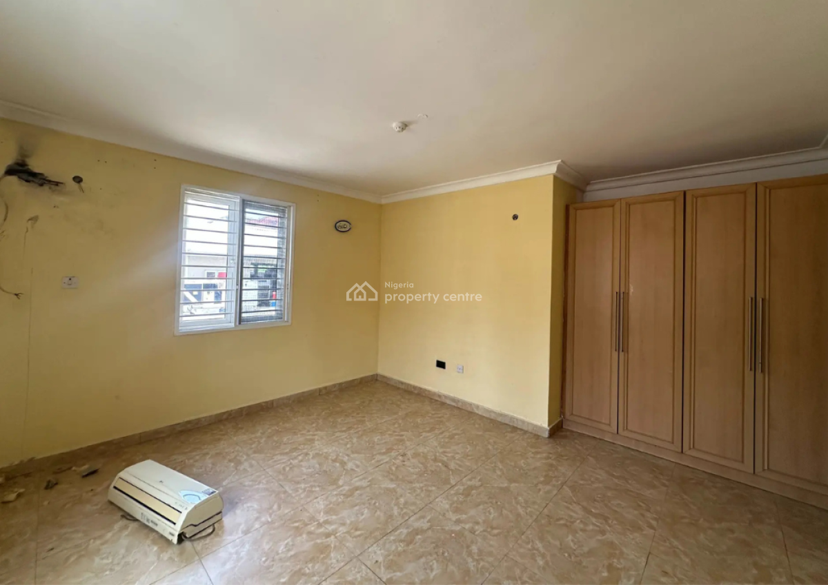 Spacious 3 Bedroom Apartment, Lekki Phase 1, Lekki, Lagos, Flat / Apartment for Rent