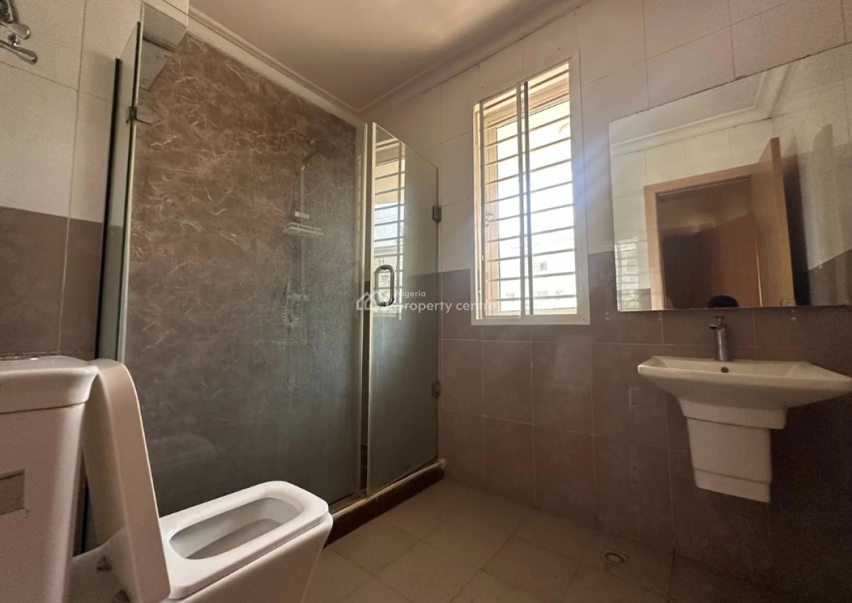 Spacious 3 Bedroom Apartment, Lekki Phase 1, Lekki, Lagos, Flat / Apartment for Rent