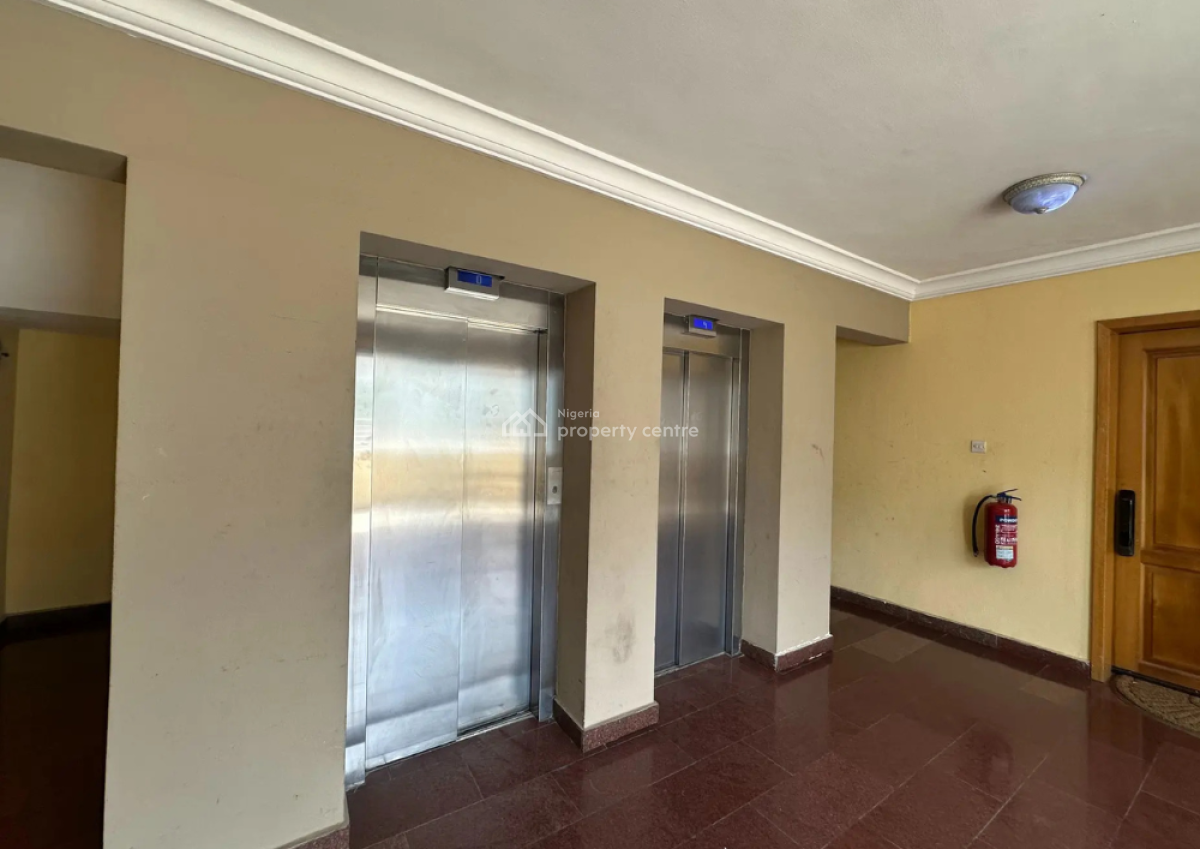 Spacious 3 Bedroom Apartment, Lekki Phase 1, Lekki, Lagos, Flat / Apartment for Rent